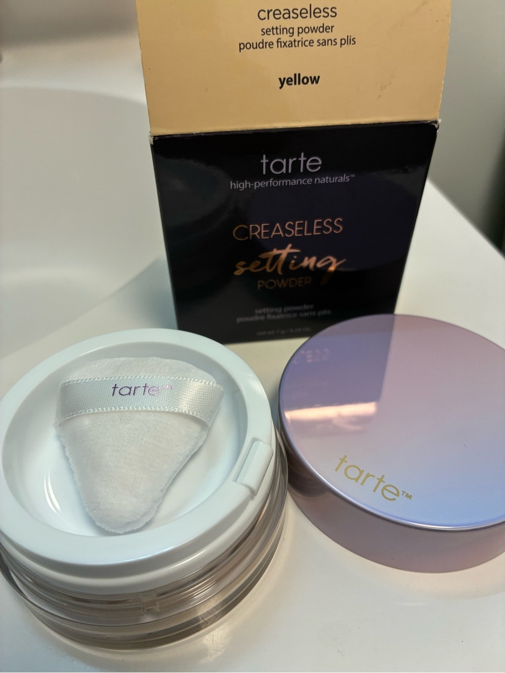 Tarte Creaseless Setting Powder - Yellow with Iridescent Lavender Lid Make up